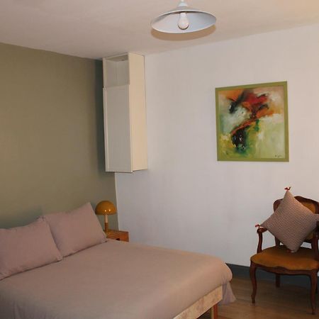 Agréable appartement P2 Centre ville au calme. Nîmes Esterno foto