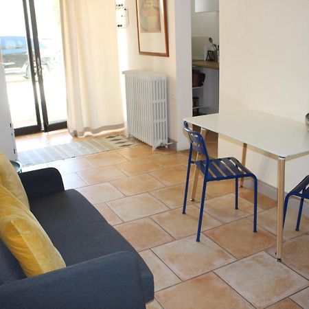 Agréable appartement P2 Centre ville au calme. Nîmes Esterno foto