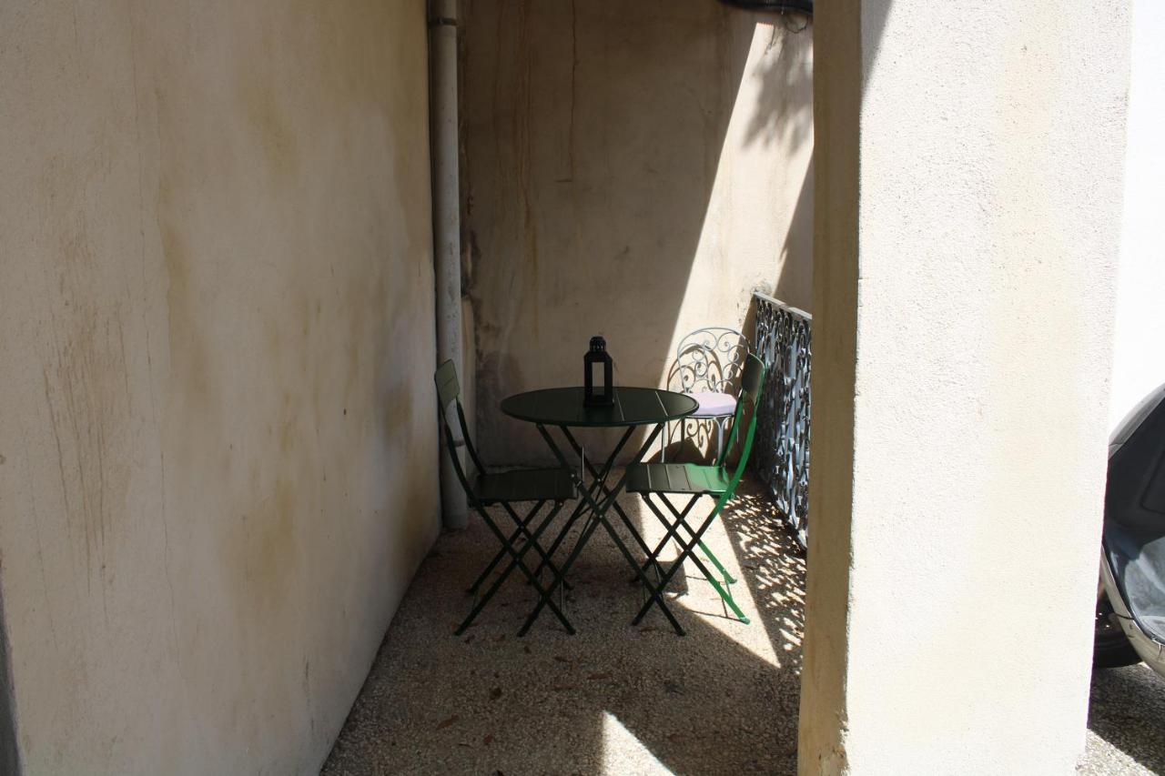 Agréable appartement P2 Centre ville au calme. Nîmes Esterno foto